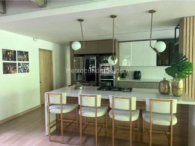 Casa de 3 alcobas en venta en El Poblado, Medellín, 315 m² · foto 2 de 20