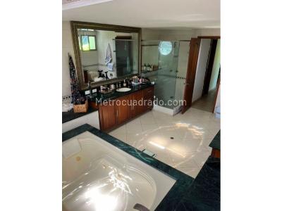 Casa de 3 alcobas en venta en El Poblado, Medellín, 315 m² · foto 17 de 20