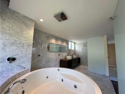 Apartamento en venta en San Lucas Poblado, Medellín · foto 15 de 20