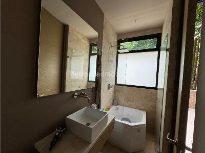 Apartamento de 3 alcobas en venta en Los Balsos Poblado, Medellín, 161 m² · foto 9 de 14