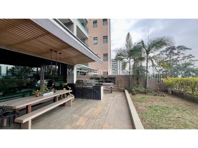 Apartamento de 3 alcobas en venta en Los Balsos Poblado, Medellín, 161 m² · foto 10 de 14