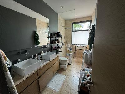 Apartamento de 3 alcobas en venta en Los Balsos Poblado, Medellín, 161 m² · foto 11 de 14