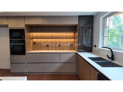 Casa de 3 alcobas en venta en Loma Del Escobero, Envigado, 400 m² · foto 2 de 20