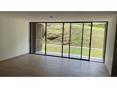 Apartamento de 3 alcobas en venta en Altos Del Poblado, Medellín, 112 m² · foto 2 de 11