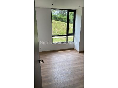 Apartamento de 3 alcobas en venta en Altos Del Poblado, Medellín, 112 m² · foto 4 de 11