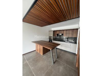 Apartamento de 2 alcobas en venta en El Poblado, Medellín, 100 m² · foto 2 de 9