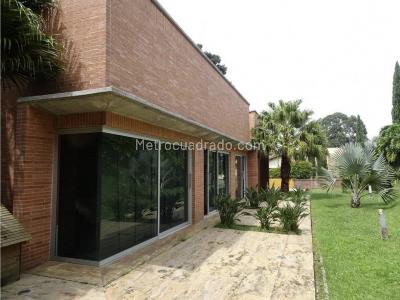 Casa de 5 alcobas en venta en Loma Del Escobero, Envigado · foto 2 de 20