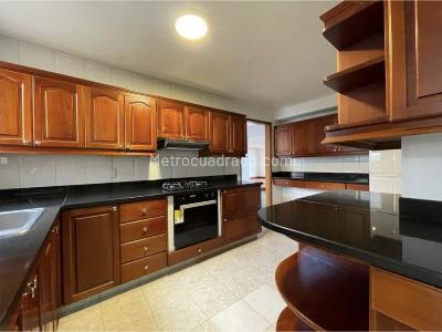 Apartamento de 3 alcobas en venta en El Poblado, Medellín, 210 m² · foto 3 de 20