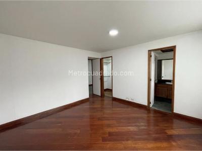 Apartamento de 3 alcobas en venta en El Poblado, Medellín, 210 m² · foto 5 de 20