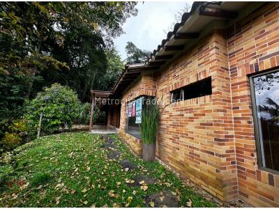 Casa de 4 alcobas en venta en Loma De Las Brujas, Envigado, 280 m² · foto 3 de 18