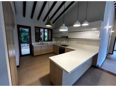 Casa de 4 alcobas en venta en Loma De Las Brujas, Envigado, 280 m² · foto 8 de 18