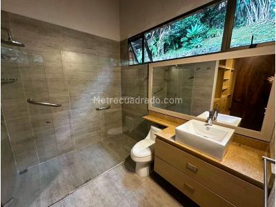 Casa de 4 alcobas en venta en Loma De Las Brujas, Envigado, 280 m² · foto 16 de 18