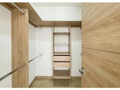 Apartamento en venta en Loma Del Escobero, Envigado · foto 10 de 18