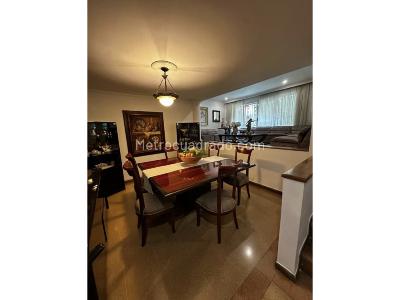 Casa de 3 alcobas en venta en San Lucas Poblado, Medellín, 229 m² · foto 2 de 18