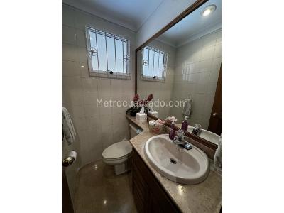 Casa de 3 alcobas en venta en San Lucas Poblado, Medellín, 229 m² · foto 3 de 18