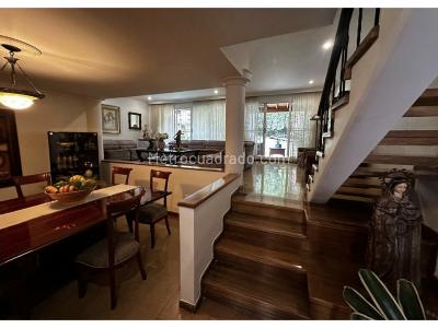 Casa de 3 alcobas en venta en San Lucas Poblado, Medellín, 229 m² · foto 7 de 18