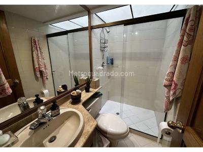 Casa de 3 alcobas en venta en San Lucas Poblado, Medellín, 229 m² · foto 9 de 18