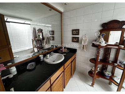 Casa de 3 alcobas en venta en San Lucas Poblado, Medellín, 229 m² · foto 11 de 18
