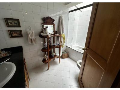 Casa de 3 alcobas en venta en San Lucas Poblado, Medellín, 229 m² · foto 18 de 18