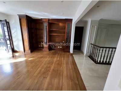 Casa de 4 alcobas en venta en El Poblado, Medellín, 1600 m² · foto 2 de 19