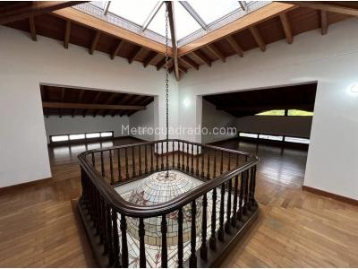 Casa de 4 alcobas en venta en El Poblado, Medellín, 1600 m² · foto 3 de 19