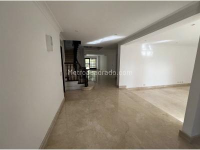 Casa de 4 alcobas en venta en El Poblado, Medellín, 1600 m² · foto 13 de 19