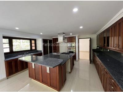 Casa de 4 alcobas en venta en El Poblado, Medellín, 1600 m² · foto 14 de 19