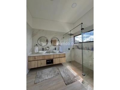 Casa de 3 alcobas en venta en Las Palmas, Medellín, 2000 m² · foto 9 de 16