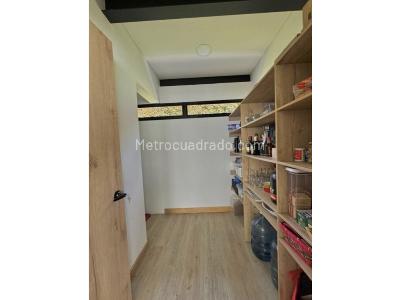 Casa de 3 alcobas en venta en Las Palmas, Medellín, 2000 m² · foto 12 de 16