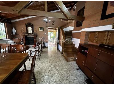 Casa de 5 alcobas en venta en Los Balsos, Medellín, 1412 m² · foto 2 de 20
