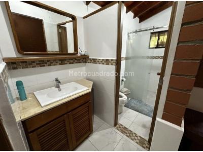 Casa de 5 alcobas en venta en Los Balsos, Medellín, 1412 m² · foto 3 de 20
