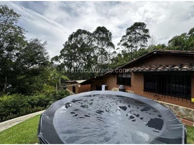 Casa de 5 alcobas en venta en Los Balsos, Medellín, 1412 m² · foto 9 de 20