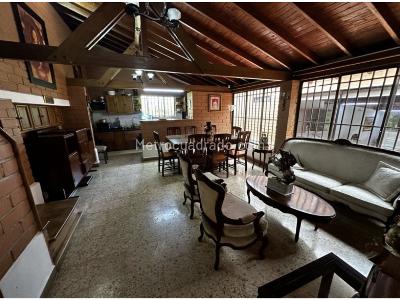 Casa de 5 alcobas en venta en Los Balsos, Medellín, 1412 m² · foto 11 de 20