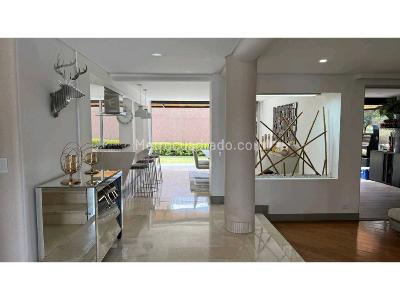 Casa de 3 alcobas en venta en El Poblado, Medellín, 480 m² · foto 2 de 20