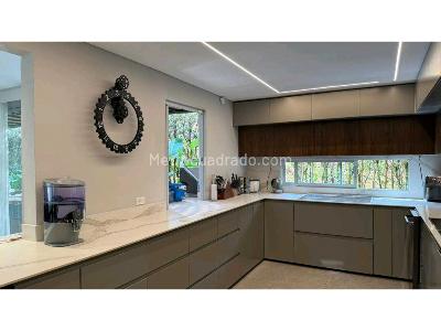 Casa de 5 alcobas en venta en Loma Del Escobero, Envigado, 450 m² · foto 2 de 20