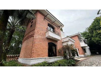 Casa de 4 alcobas en venta en Loma Del Escobero, Envigado, 1700 m² · foto 3 de 20