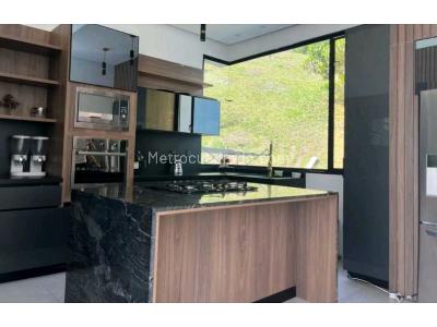 Casa de 3 alcobas en venta en Las Palmas, Medellín, 500 m² · foto 2 de 9