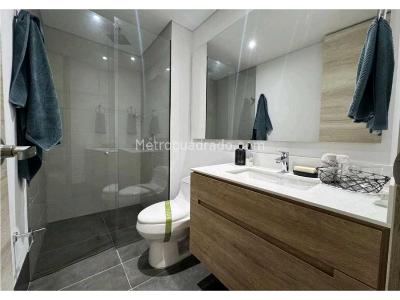 Apartamento de 2 alcobas en venta en Los Balsos Poblado, Medellín, 87 m² · foto 9 de 13