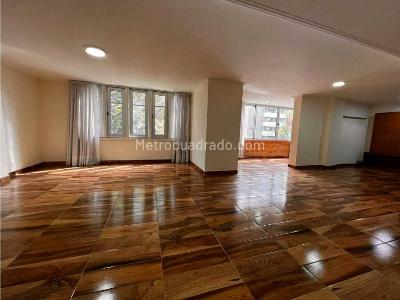Apartamento de 3 alcobas en venta en Laureles, Medellín, 237 m² · foto 2 de 20