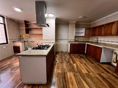 Apartamento de 3 alcobas en venta en Laureles, Medellín, 237 m² · foto 4 de 20