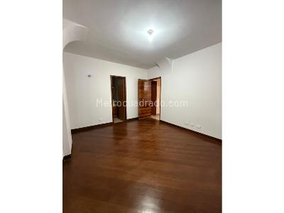 Casa de 4 alcobas en venta en El Poblado, Medellín, 325 m² · foto 3 de 20