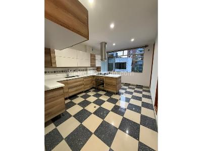 Casa de 4 alcobas en venta en El Poblado, Medellín, 325 m² · foto 4 de 20