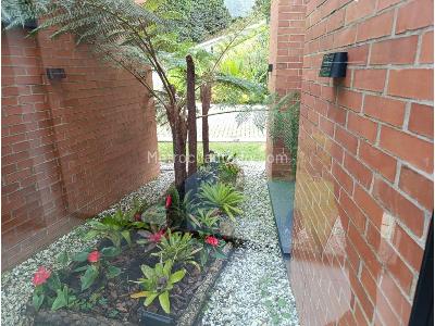 Casa de 5 alcobas en venta en Alto Las Palmas, Envigado, 400 m² · foto 13 de 20