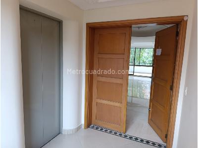 Apartamento en arriendo en El Poblado, Medellín · foto 2 de 20