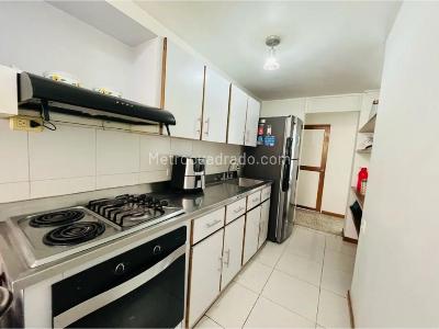 Apartamento en venta en El Poblado, Medellín · foto 2 de 13