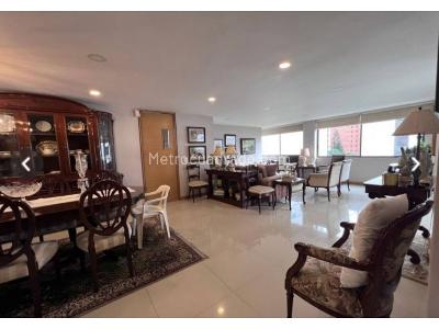 Apartamento de 2 alcobas en venta en El Poblado, Medellín, 133 m² · foto 5 de 15