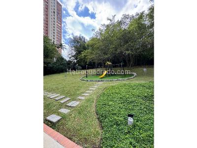 Apartamento de 4 alcobas en venta en El Poblado, Medellín, 272 m² · foto 19 de 20