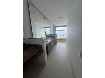 Apartamento de 4 alcobas en arriendo en El Poblado, Medellín, 272 m² · foto 5 de 20