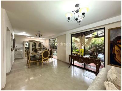 Casa de 4 alcobas en venta en El Poblado, Medellín, 270 m² · foto 2 de 18