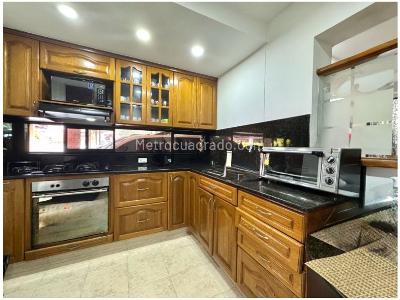 Casa de 4 alcobas en venta en El Poblado, Medellín, 270 m² · foto 3 de 18